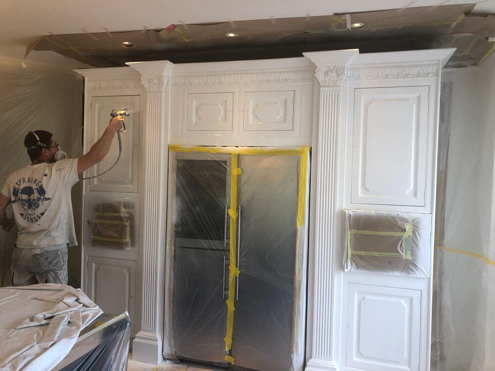 Paint spraying finish paints after thinning